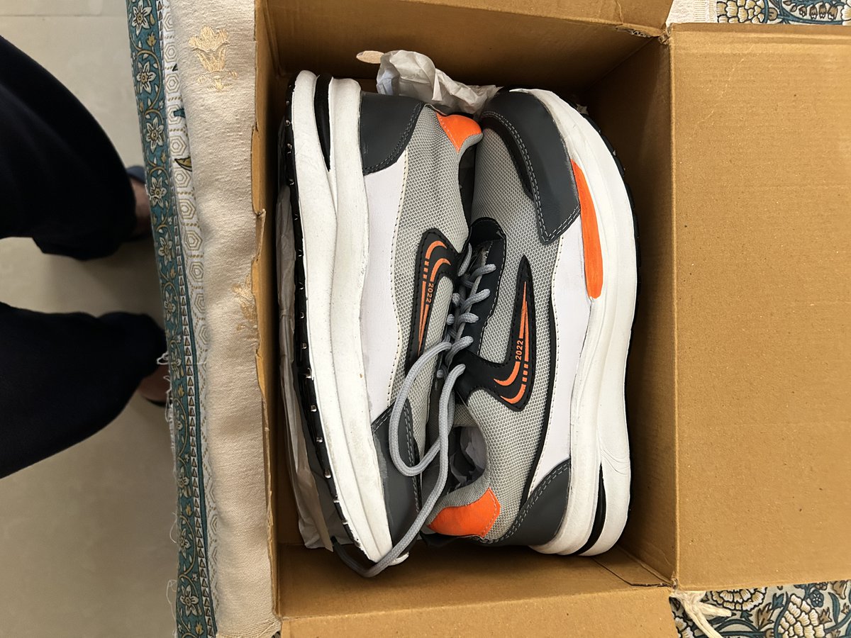 jatin_davis's tweet photo. @iyashkumawat FLIPKART IS A SCAM. FLIPKART DELIVERED ME A FAKE LOCAL SHOE. NOW THEIR PICKUP PEOPLE ARE REJECTING THE RETURN STATING THAT THE SHOE IS DIFFERENT. WHAT SCAM IS THIS FLIPKART ?
@Flipkart
@flipkartsupport https://t.co/xTwXanjyyf