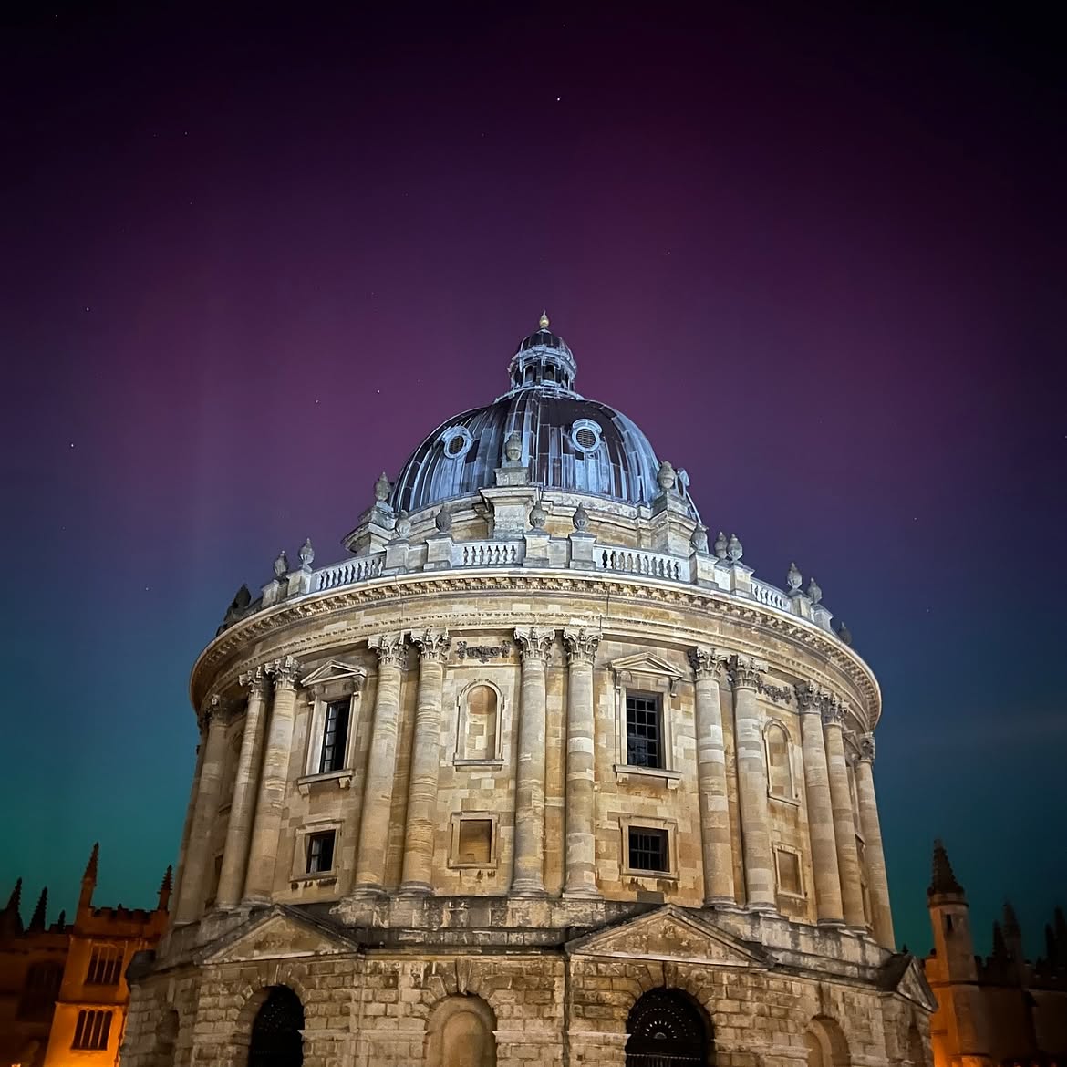 UniofOxford's tweet photo. On this day in 2024, the Northern Lights lit up the skies above Oxford 😍

📷 | Marisa Basali (via Bodleian Libraries) https://t.co/22oFMd9gmc