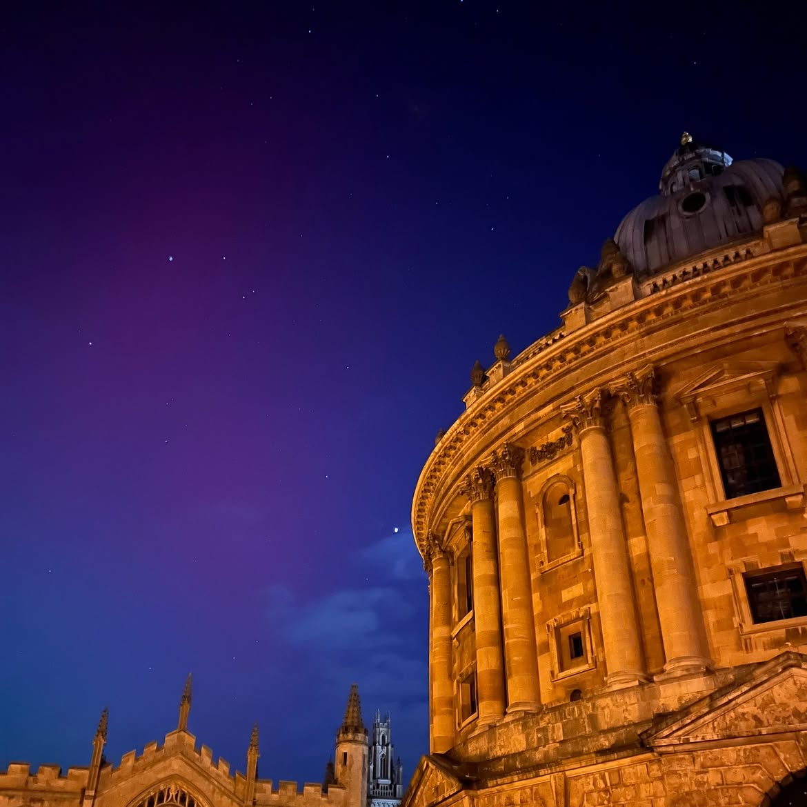 UniofOxford's tweet photo. On this day in 2024, the Northern Lights lit up the skies above Oxford 😍

📷 | Marisa Basali (via Bodleian Libraries) https://t.co/22oFMd9gmc