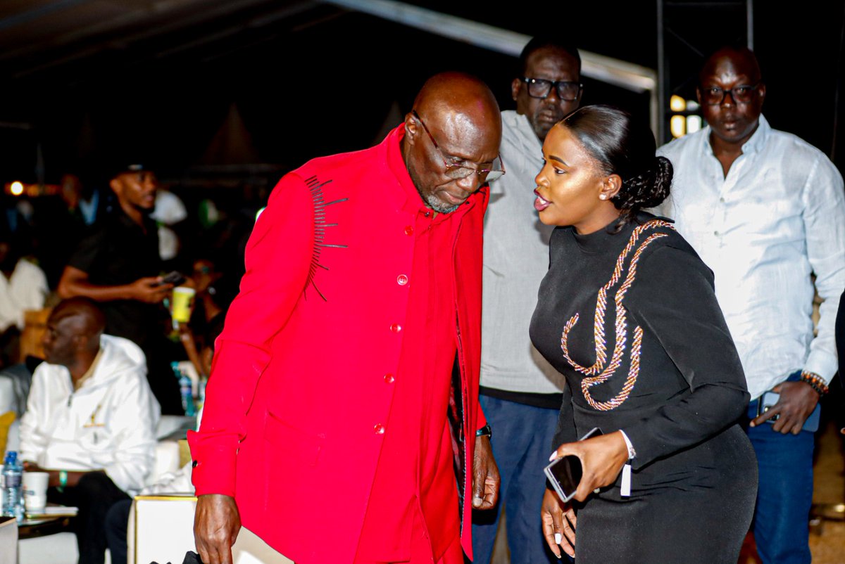 RamogiTVKe's tweet photo. Jafwambo Fred Obachi Machoka kod johera mage e nyasi mar dhialo higni 50 e paw lendo mobagi e alap ma Ulinzi Sports Complex, Nairobi | #RamogiTV #machoka@50 @fredomachoka https://t.co/qsqnqjtJyo