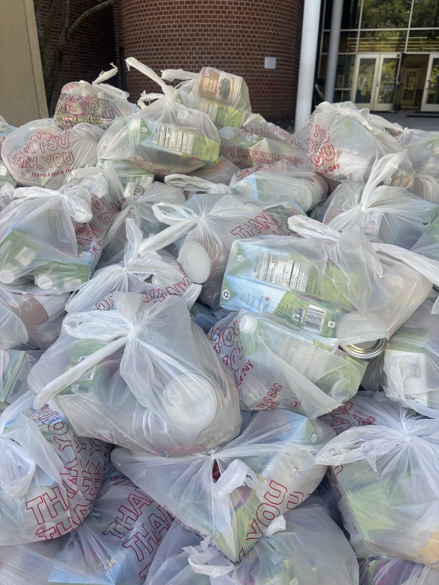 BEMaysPRIDE's tweet photo. Big shout-out to Mays HS JROTC for giving back through our food distribution! We served over 150 families! Thank you to our partners at @ACFB and @cisatlanta for helping make it possible! @GarrickWhite @JBawlson #MaysRaiders #NEXTLEVEL https://t.co/0BYXwl71fF
