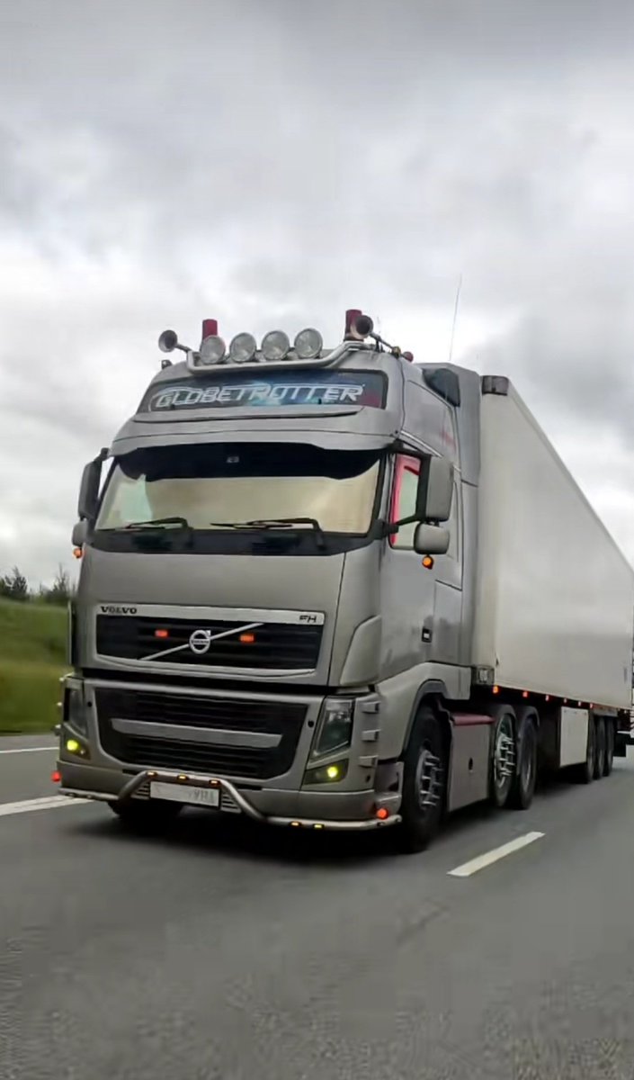 IsleMason666's tweet photo. V3 style #Volvo #Volvotruck #Volvotrucks #VolvoFH #VolvoFHV3 #VolvoFHVersion3 #ClubV3 #Dieselgypsy #Mongolia https://t.co/hDDfmYMrmV