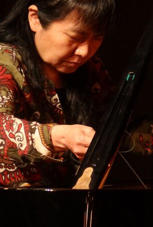 newjazzword's tweet photo. Reaching #equanimity on #Katarahi @satokofujii (pic:#SOConnor) + @MyraMelford expand their #piano duo from gentle swaying + #timbral experiments 2 speedier #expressions w. keyboard #pressure + playful #asides Review: https://t.co/Jl6Cqc6reT
#Japan #US #freemusic #improvjazz https://t.co/zl8JKnd2kb