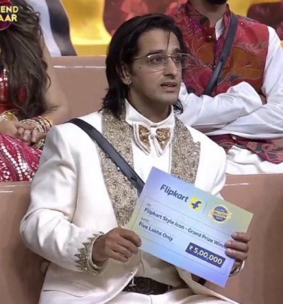 TheLeader786's tweet photo. This right here is the proof of the immense love and craze Qazi Touqeer is receiving from the audience! ❤️🔥

AUDIENCE CRAZE FOR QAZI

#QaziTouqeer #BiggBoss20 #BB20 https://t.co/gRP8CFwLq0