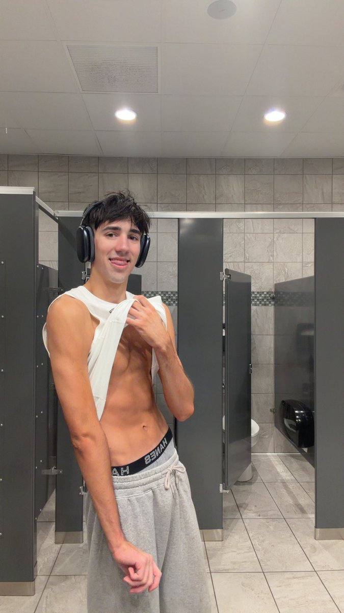Paultooreallxx's tweet photo. Where u licking first?😂 https://t.co/8z2d6MHhEF