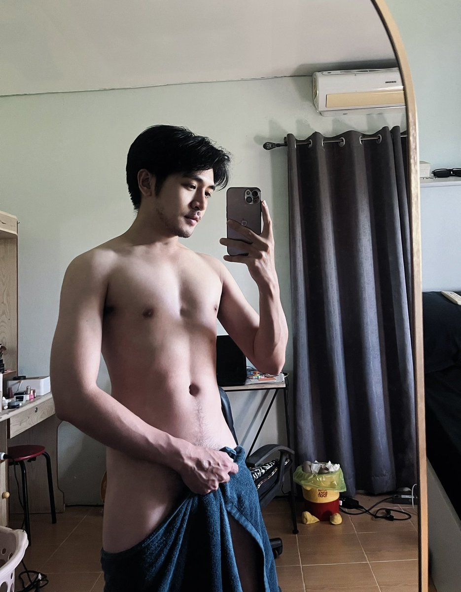 eemperor_th's tweet photo. อยากลองหน้ากระจก 💦 https://t.co/5WkdX2d3w2