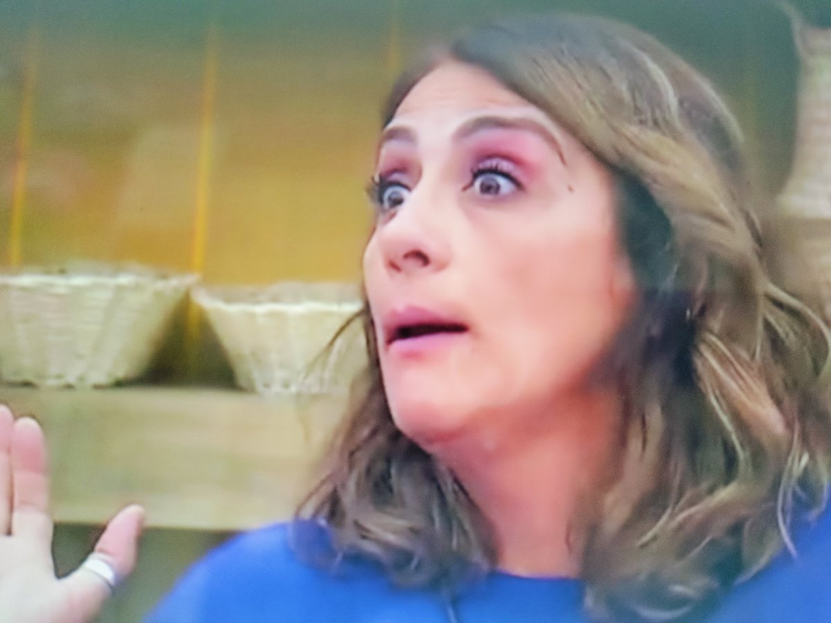 YoConIv's tweet photo. Lady Polanco ya está ARRSTRANDO, VICTIMUZANDO A Mónica para q la levanten 🤣🤣🤣🤣
Monica es una MIERDAAAA Y PUNTO 
 #FraudeEnLaGranja #LaGranjaTraición https://t.co/b3Y4cjR5Ze