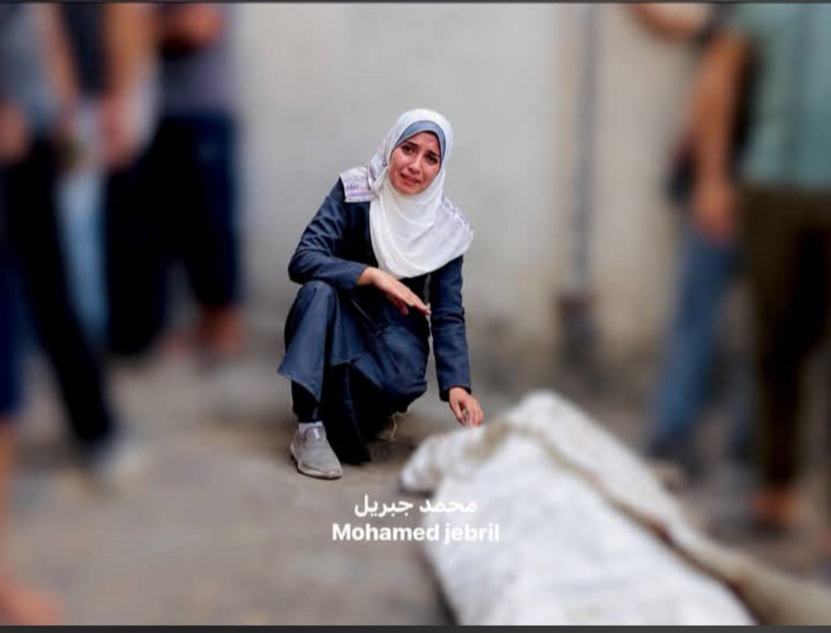 Nada683947's tweet photo. After losing her husband and children, Aya Hassouna now mourns the loss of her brother, who was killed today.

Aya Hassouna stands as a powerful symbol of the resilience and unwavering strength of Palestinian women. https://t.co/efE5j2EsDg