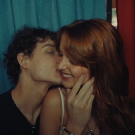 zadarryy's tweet photo. this is actually so weird!!!!! they’re both in healthy relationships with their partners and you’re trying to spread some schizophrenic propaganda about the two of them 😭😭😭 PLS STOP https://t.co/yiLkSvuLor