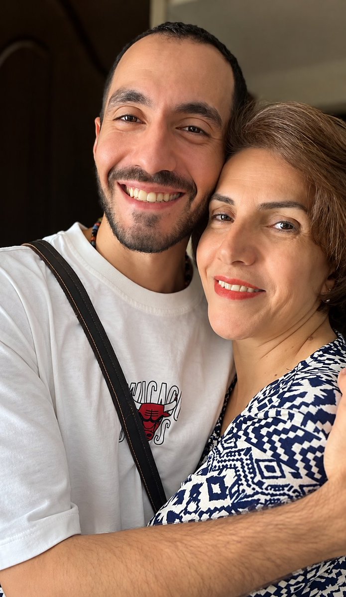 Mayekhal's tweet photo. به یاد جاویدنام عماد مودتی‌پور؛ ۲۸ ساله، تک پسر خانواده، مدرس زبان‌های انگلیسی و آلمان، خانواده‌اش پیکر غرق در خونش رو‌ تا صبح نگه داشتند تا دزدیده نشه 🥀
راهت سبز و یادت جاودانه قهرمان ایران ✌🏻
#عماد_مودتی‌پور https://t.co/0bDp5497CN