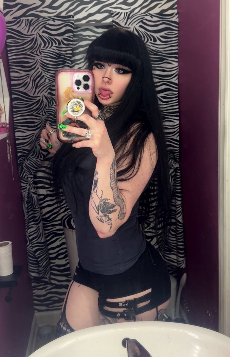 Dontcarebear360's tweet photo. Dm for more😘 new content available! https://t.co/tyJKVWlP9p