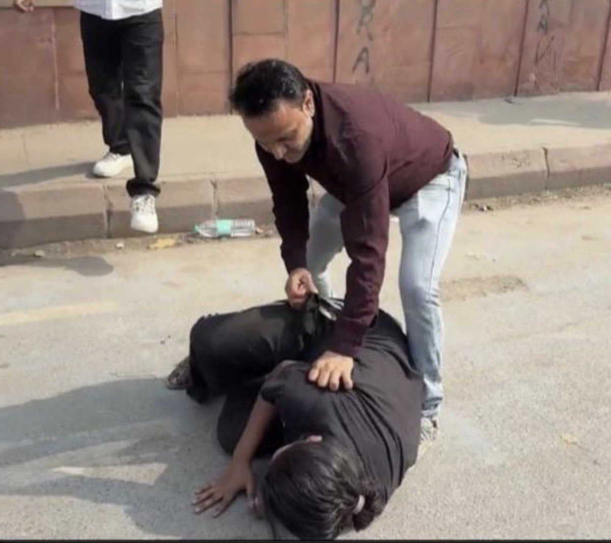 Haritosh21's tweet photo. @hariniv2505 Rapist chalega na? https://t.co/exLKeepupw