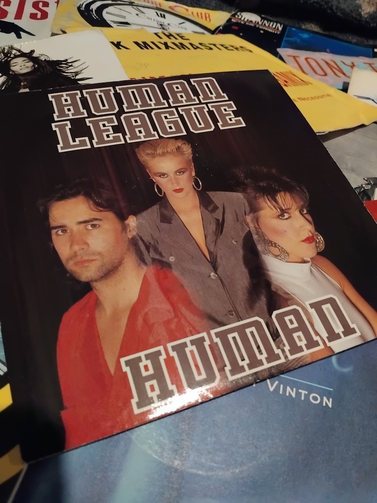 AFExploration's tweet photo. The Human League - Human (1986)
#TheHumanLeague #PhilipOakey #Virgin #Electronic #Funk #Soul #Pop #SynthPop #Ballad #PopSoul #Dance #1980s #80sMusic #45rpm #7inchRecord #GXML
Blogspot - https://t.co/bqWSv9fget https://t.co/79VXdz4ROK