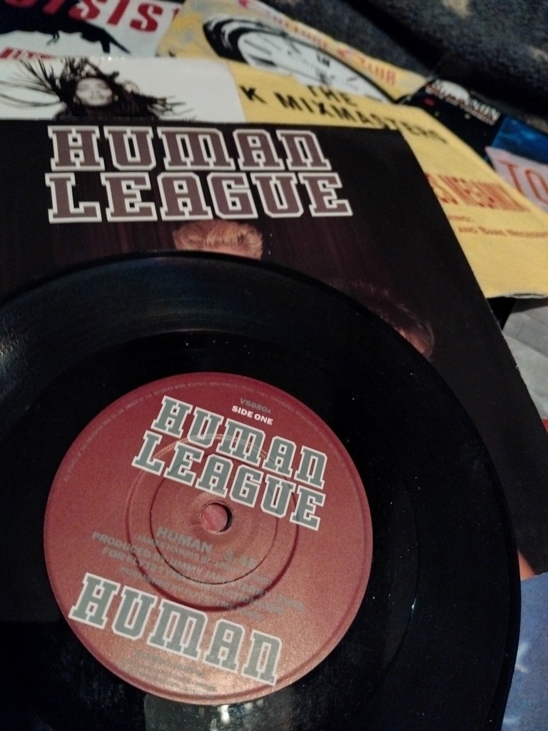 AFExploration's tweet photo. The Human League - Human (1986)
#TheHumanLeague #PhilipOakey #Virgin #Electronic #Funk #Soul #Pop #SynthPop #Ballad #PopSoul #Dance #1980s #80sMusic #45rpm #7inchRecord #GXML
Blogspot - https://t.co/bqWSv9fget https://t.co/79VXdz4ROK