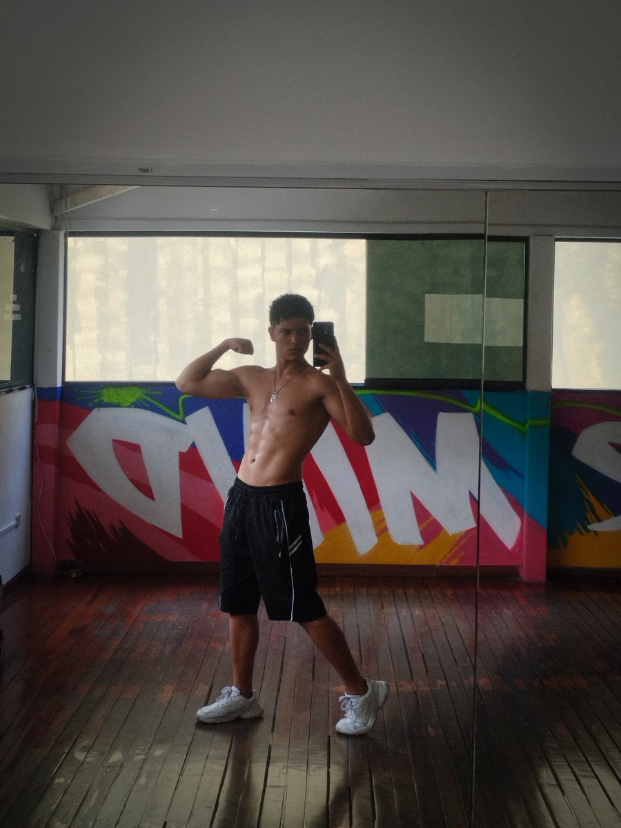 cris69ale's tweet photo. Volver al gimnasio se sintió como  volver a casa luego de un laaaaaargo viaje 

Pero bueno, me estaré poniendo más sexy próximamente 🔥👀 https://t.co/wLhBQ9yj1T