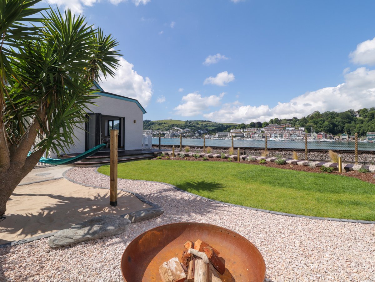 scateringcouk's tweet photo. Britannia Crossings Cottage in Kingswear, Devon, sleeps eight guests.
📍 Dartmouth, Devon
https://t.co/lGYzrau1cU
#Dartmouth #Devon #HolidayCottage #SelfCatering https://t.co/W7mbKQ7tmO