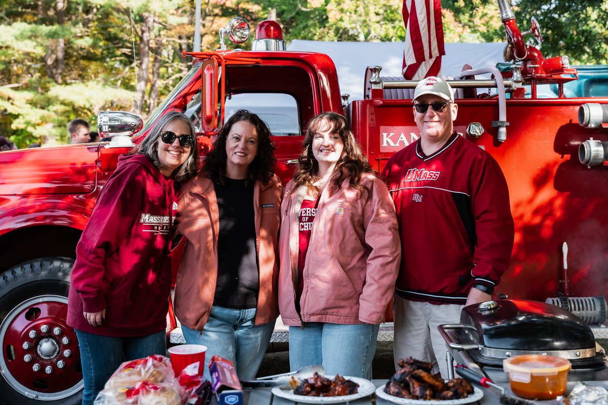 UMassAthletics's tweet photo. Homecoming in Amherst 🍂

#Flagship 🚩 https://t.co/D3qKcZzOQp