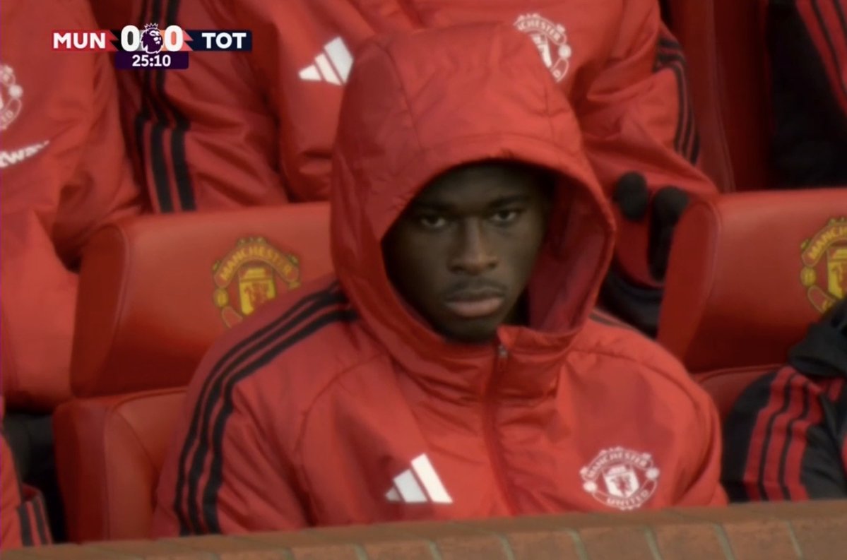 MUFCScoop's tweet photo. Gary Neville: “I thought Baleba would be in straight after the international break alongside Mainoo. There's enough evidence now with Tielemans and Mainoo that there aren't enough legs and energy to cope.” #MUFC https://t.co/Y8eQu0CS7R