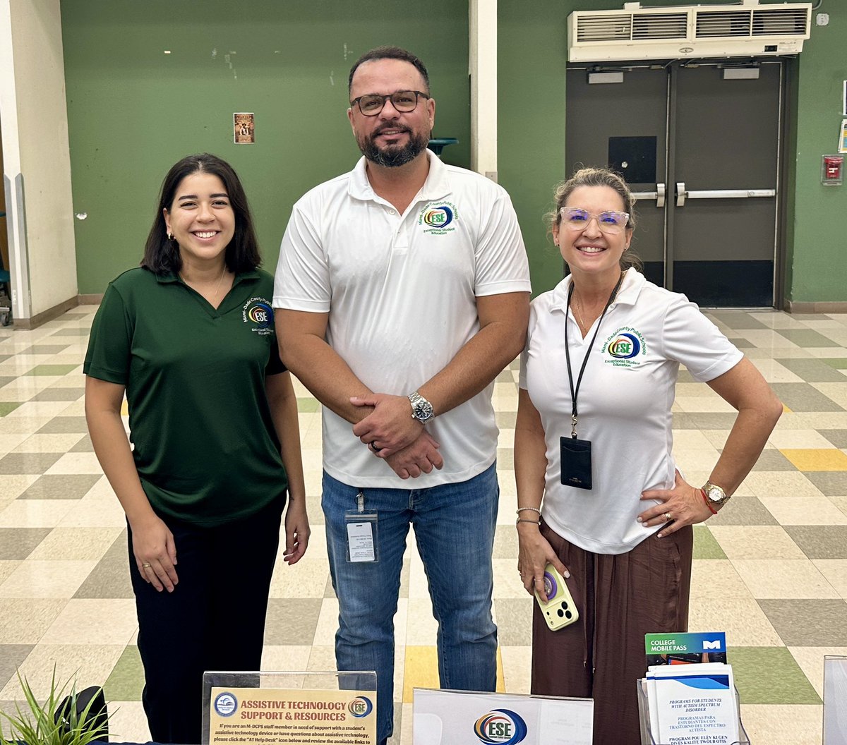 CorevalueCastro's tweet photo. Great opportunity to represent ESE Programs at today’s World Mental Health Day Fair, connect with community partners, and share resources and services available to students and families.
@OfficeofESE @MDCPS_MHS @MDCPS 

#WorldMentalHealthDay #ESE https://t.co/IZekHVb2ft
