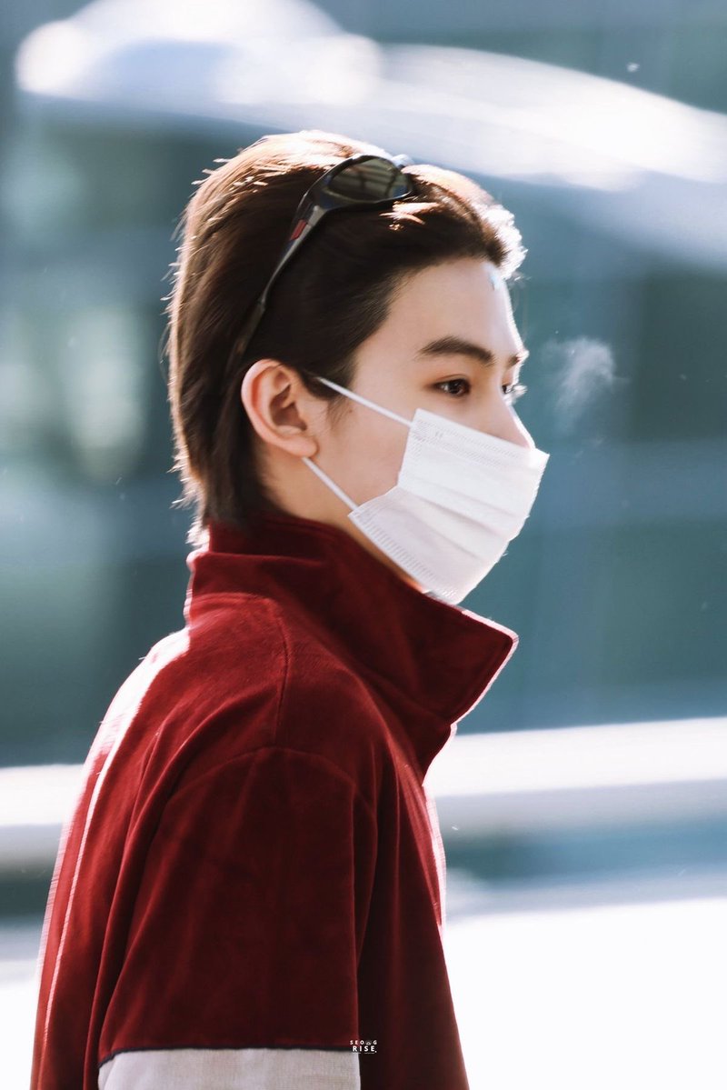 Eommtteungi's tweet photo. 마스크 쓴 거 보면 진심 코에서 개큰 벽 느껴짐 https://t.co/78fAnNpUxs