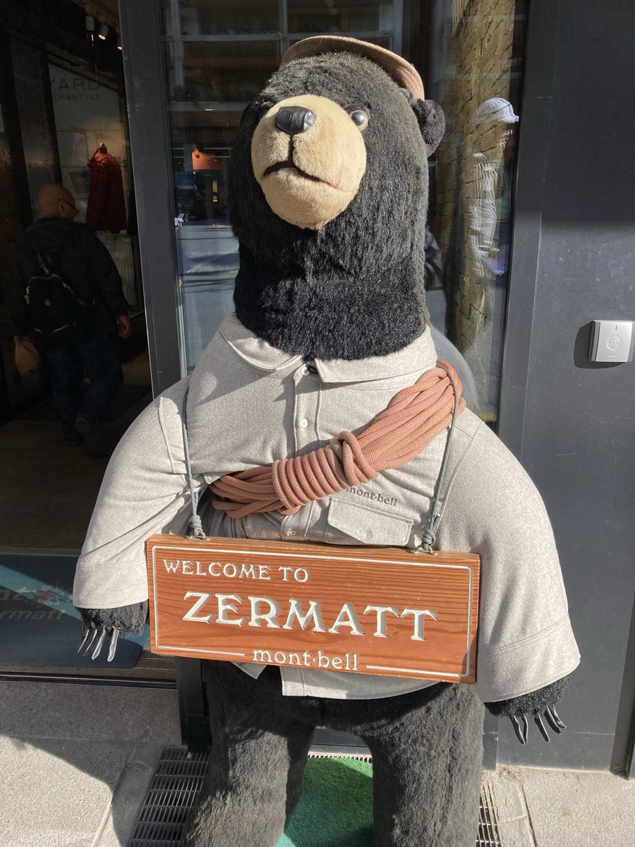 yamano_k_anata's tweet photo. 首が長〜く見えるのは、赤いダウンじゃないからかな🤔
#Zermatt
#モンベル #モンタベア https://t.co/HkasklgcyX