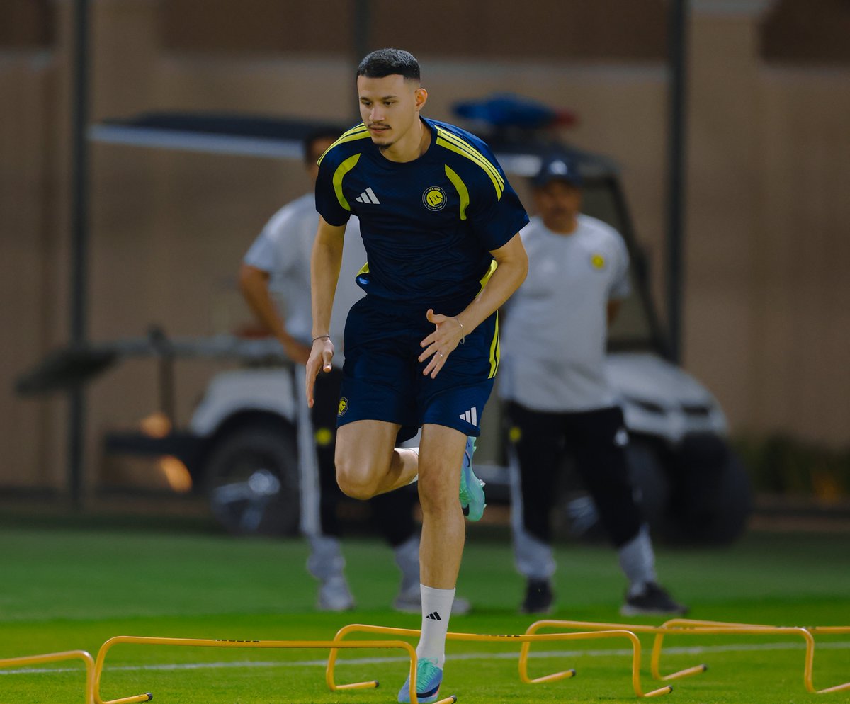 AlNassrFC's tweet photo. بداية التحضيـر لمبـاراة بعـد الغـد ⬅️ https://t.co/a32so0Q1vM