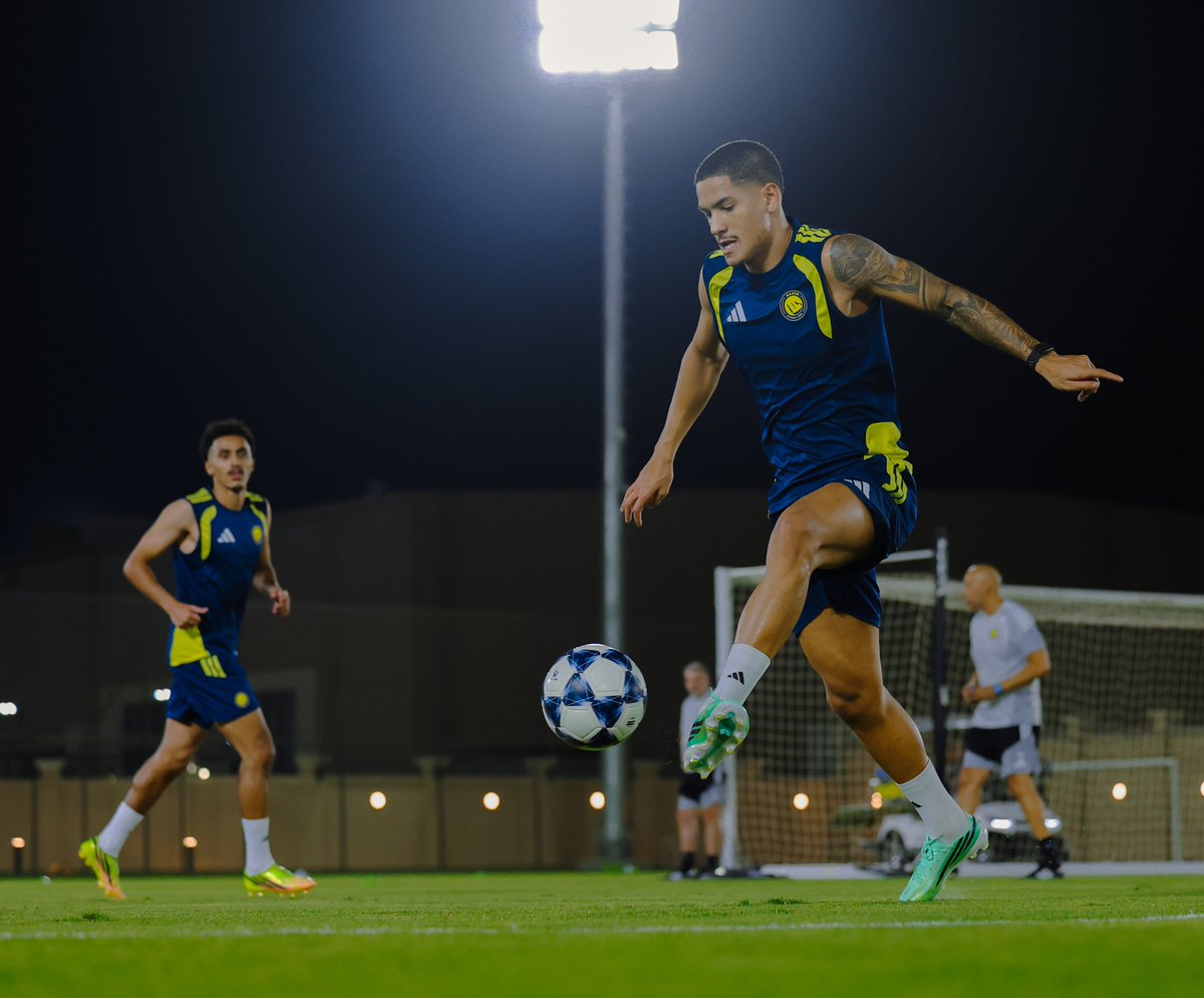 AlNassrFC's tweet photo. بداية التحضيـر لمبـاراة بعـد الغـد ⬅️ https://t.co/a32so0Q1vM