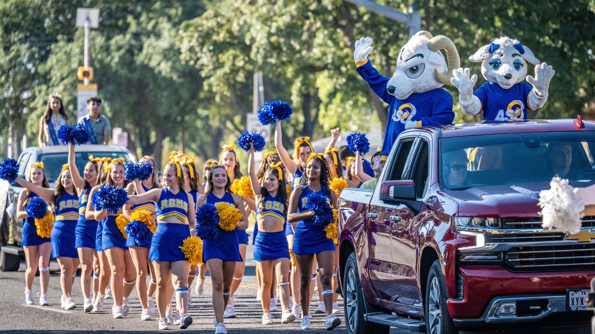 AngeloState's tweet photo. The streets looked a little more blue and gold this morning. Happy Homecoming, Ram Family! 💙💛 https://t.co/gDvCiP7ukP
