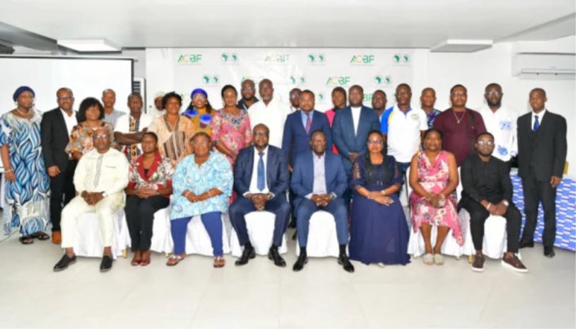 KodjoAliPros's tweet photo. La #ZLECAf offre aux #TPME togolaises l’occasion d’élargir leurs activités à l’échelle du continent. Tenue le 09 Octobre 2026 à Lomé. Ceci pour aider les entreprises à mieux saisir des opportunit��s.
#Togo #Économie #CommerceAfricain #DéveloppementÉconomique #ConsommerLocal https://t.co/P5vjMtnyUD