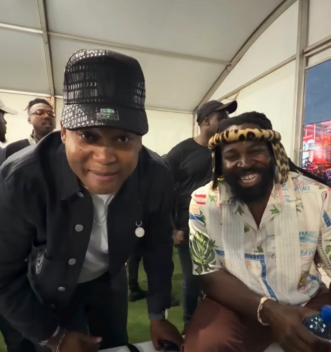 LeratoMotale2's tweet photo. Shout out to the ROYALS 💎👊that's what we want to see hyping for our people 🐝🌹this is job well done 🙌If you are around joburg buy your Ticket now 24 October is the date🤌
#BravoB 
#Trixie
#Brixie https://t.co/mwkx2FEZ9M