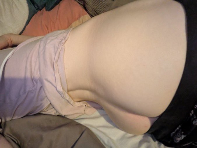 sgandtt's tweet photo. Agachamento em casa em cima da cama me deu esse bumbum lindo. https://t.co/KDWiG3GxJg