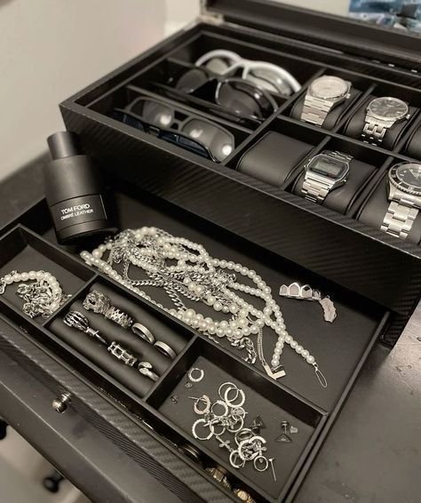 Prime_Asthetic's tweet photo. Every man should have these essentials. https://t.co/PXDKml9S6o