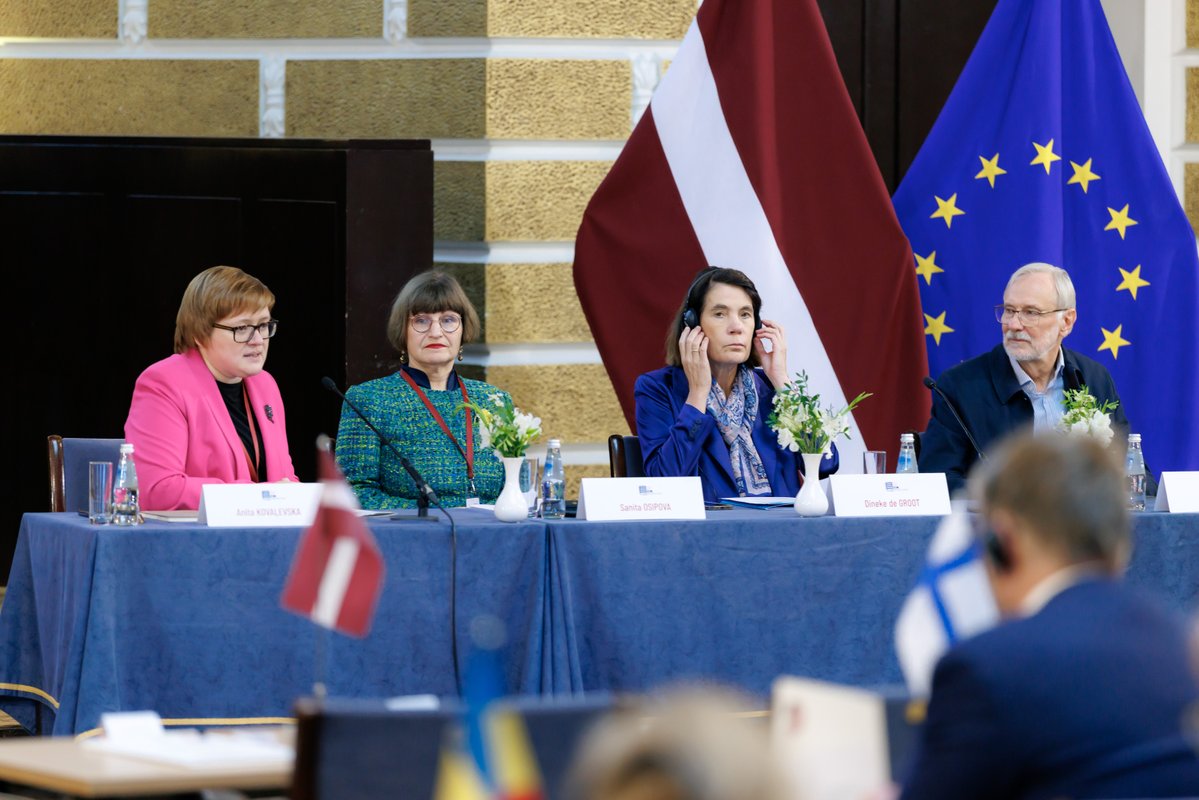 Augstaka_tiesa's tweet photo. Trīs vērtīgi priekšlasījumu paneļi @Augstaka_tiesa un @universitatelv konferencē par Augstāko tiesu lomu valsts un sabiedrības dzīvē. Kodolīgs LU zinātņu prorektora Guntara Kitenberga kopsavilkums noslēgumā. Priekšlasījumi tiks publicēti Augstākās tiesas Biļetena nākamajā numurā. https://t.co/HezlVO6kzU