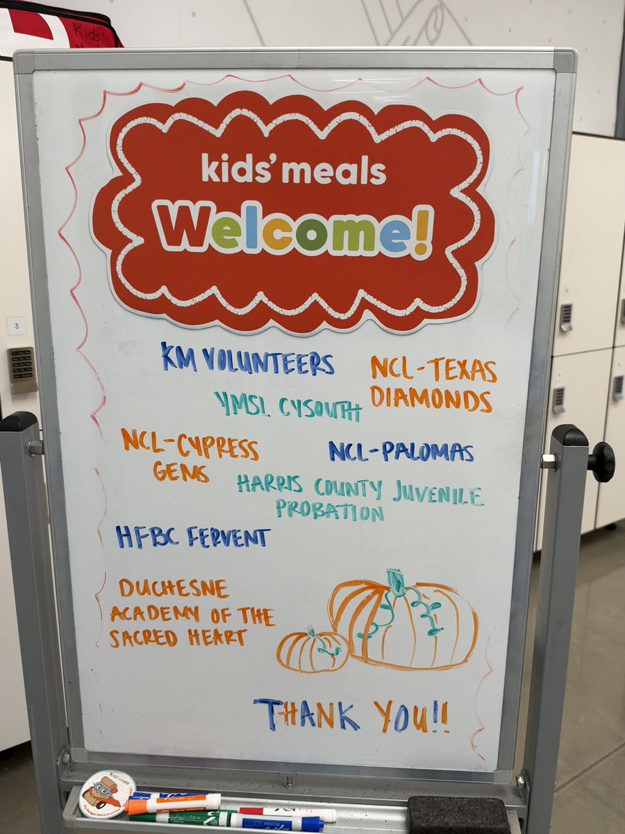 arimol2028's tweet photo. Traded my glove for a plastic one this morning volunteering at @kidsmealsinc and helped pack 400 snack bags for kids in need. 🥎 ❤️ 

#nclpalomas #CommunityService #givingbacktothecommunity https://t.co/J6J5EjEXGx