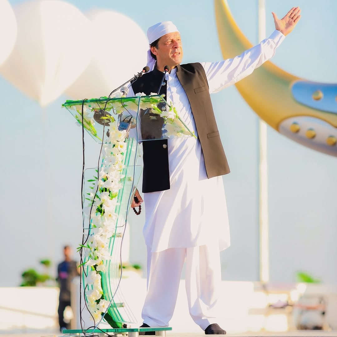 Davidloser804's tweet photo. @SdqJaan لگا دو بھیا گورنر راج ہم انتظار کر رہے ہیں😍

#Ab_Raaj_Karegi_Khalq_Khuda https://t.co/PbduQl3sLL