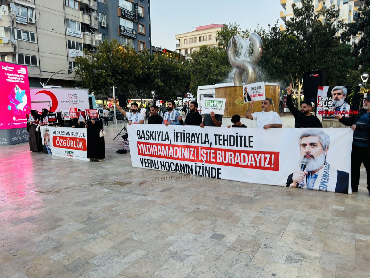 ManisaFH3's tweet photo. Manisa Furkan Hareketi mensupları olarak haksız bir şekilde tutuklanan Alparslan Kuytul Hocaefendi Semra Kuytul Hocahanım ve çok sayıda Furkan Hareketi mensubu kardeşimiz için bugün basın açıklaması  gerçekleştirdik.

MaliOperasyon Gerçeği
SemraKuytula Ozgürlük https://t.co/G7bO8B97PV