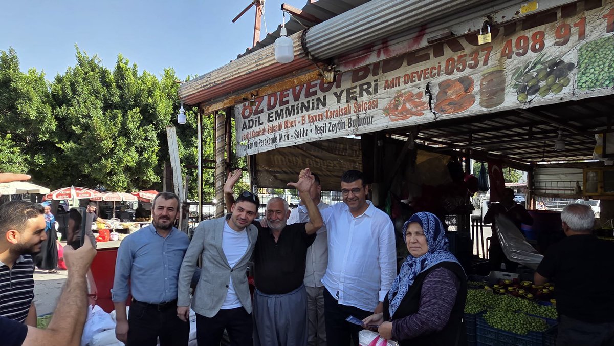 apartiadana01's tweet photo. Anahtar Parti Adana İl Başkanımız Sn. Atilla Karataş liderliğinde, esnafımızla ve kıymetli vatandaşlarımızla Fatih Mahallesi Biber Çarşısı'nda bir araya geldik! 🤝

Sözümüz de kararımız da milletimizin!
🗝️💙🇹🇷

#AnahtarParti #YavuzAğıralioğlu #AnahtarpartiAdana #AtillaKarataş https://t.co/YAhK4sSef7