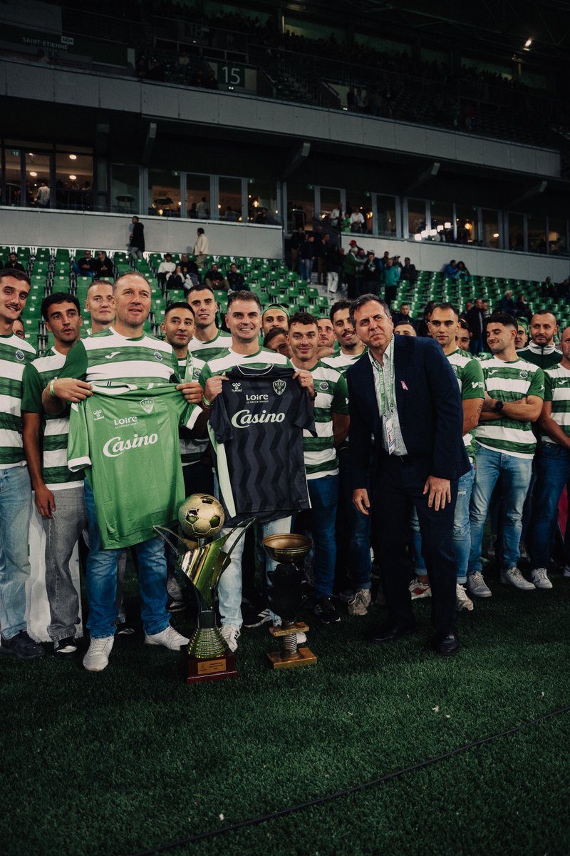 ASSEofficiel's tweet photo. 👏 Pour votre engagement… et pour votre titre de Champion de France de football ! 🏆🇫🇷

Bravo et merci aux pompiers du SDIS 42 ! 💚 https://t.co/SkNEzQz6ws