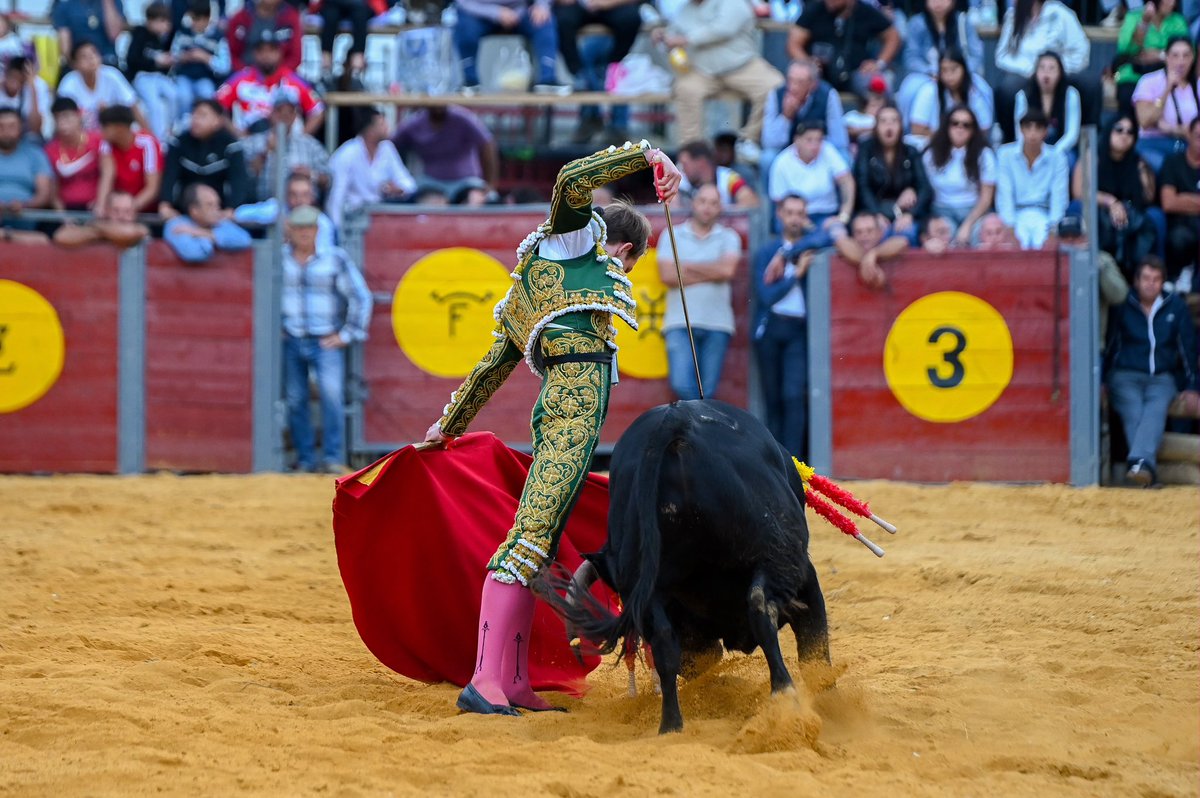 CircuitoGranada's tweet photo. 6️⃣ Palmas para Pablo Sánchez en el sexto de la tarde.

🐂 “Guaraní”, de Gabriel Rojas, ha sido silenciado en el arrastre. https://t.co/P4Io1UnOhD