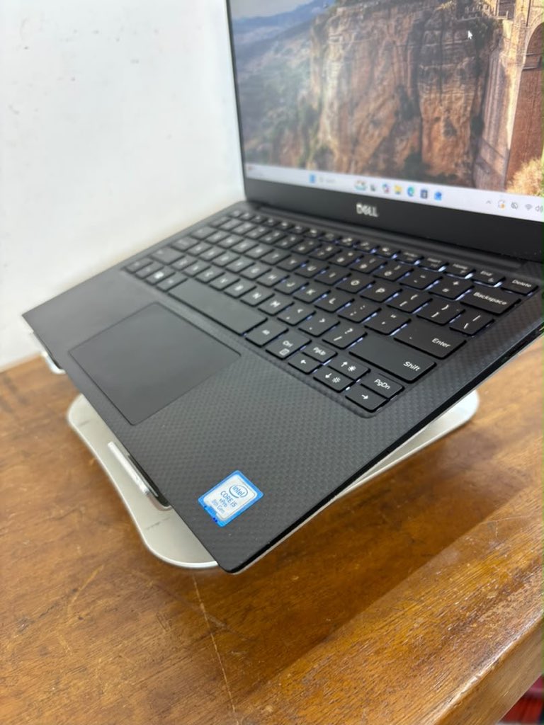 techielaptops's tweet photo. Dell XPS 13 9380 
16GB RAM
256GB SSD
8th Gen Intel Core i5
13.3” FHD touchscreen, anti-glare
1.6GHz base speed
GPU: Intel UHD Graphics 620

₦450,000

📍Lagos

DM or WhatsApp: https://t.co/RyCPhda1K2 https://t.co/k2xKREAMT9