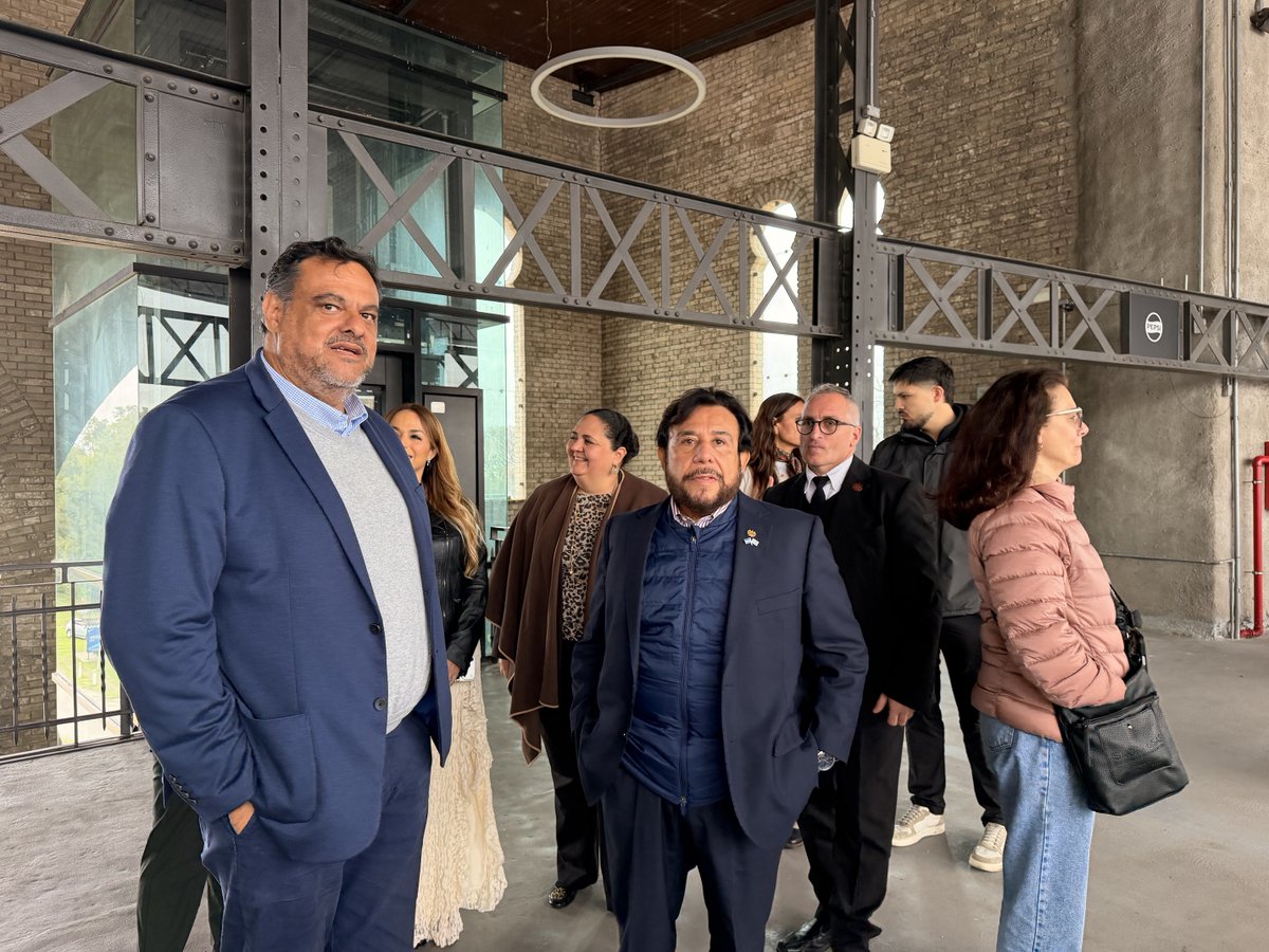 IntColonia's tweet photo. El Intendente de Colonia Guillermo A. Rodríguez, recibió al Vicepresidente de la República de El Salvador Dr. Félix Augusto Antonio Ulloa Garay (h), en el marco de su visita oficial a nuestro Departamento. Ver más en https://t.co/UTKmanp2Es
#intendenciadecolonia https://t.co/U0WcPynngz