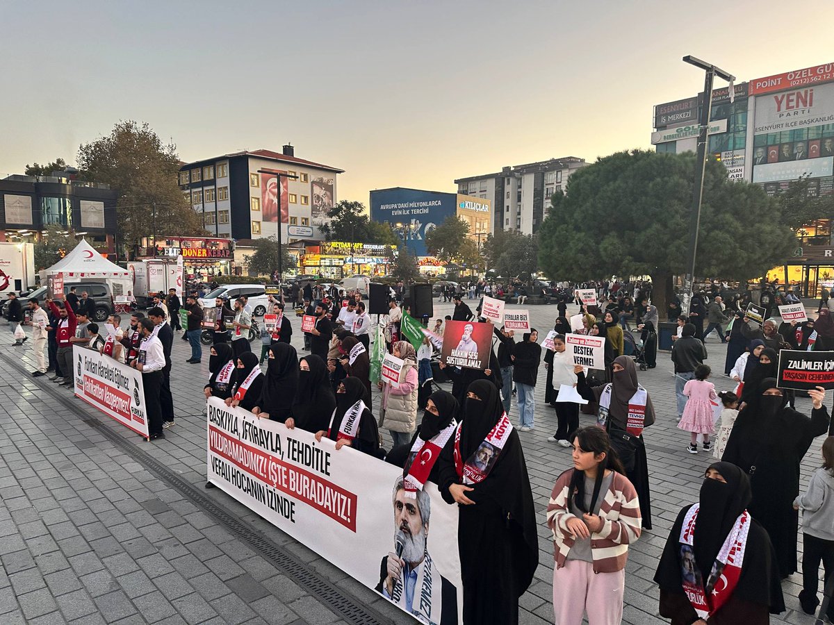 istanadolu3's tweet photo. Zulüm Bitene Kadar Meydanlardayız!

Alparslan Kuytul Hocaefendi, Semra Kuytul Hocahanım ve diğer kardeşlerimizin haksız tutukluluğuna karşı tahliye olan kardeslerimiz ile birlikte basın açıklaması gerçekleştirdik.

📍Esenyurt Meydanı 

ZulmeKarşı Meydanlardayız
AsılSuçlular Yargılanmıyor
AlparslanHocaya Ozgürlük
SemraHocaya Ozgürlük
ZulmeKarşı Meydanlardayız
Kardeşlerimizi SerbestBırakın