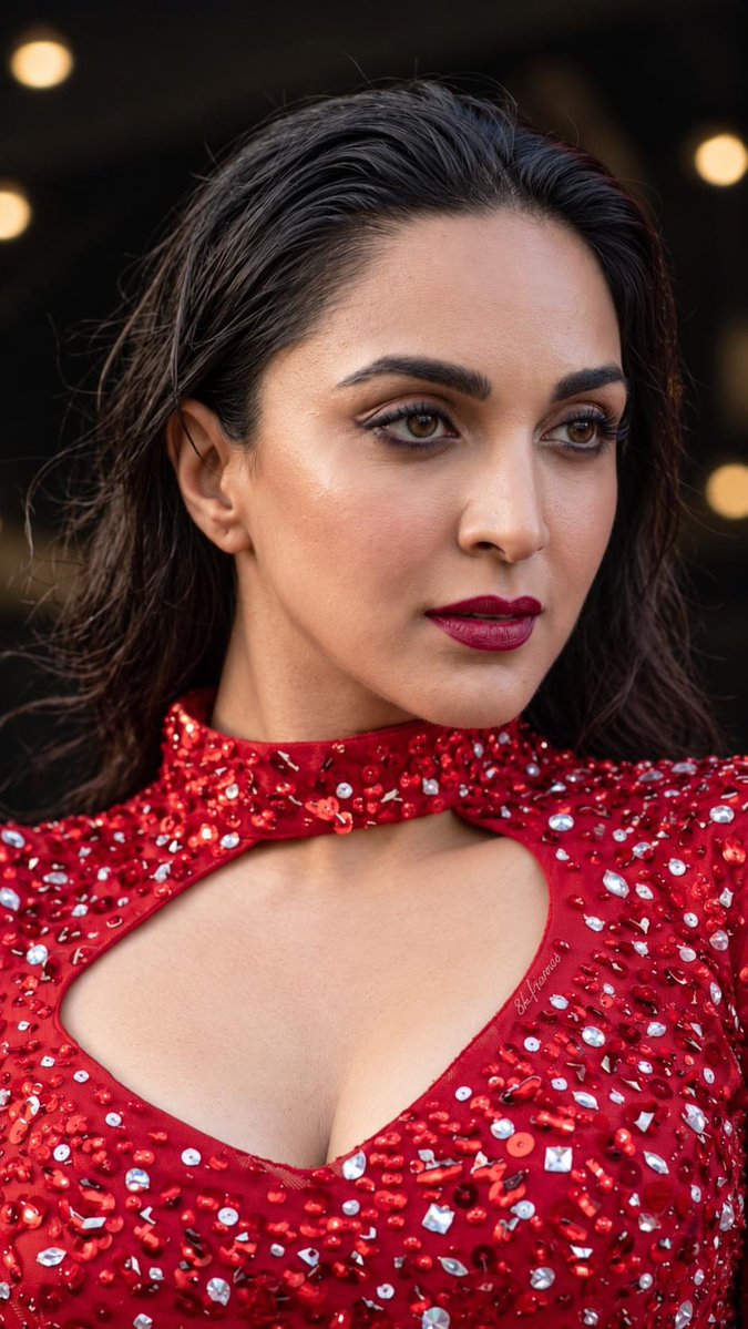 CelebeautyHq's tweet photo. Kiara Advani at 34 is insane🥵❤️ https://t.co/KkrS8F8XNz