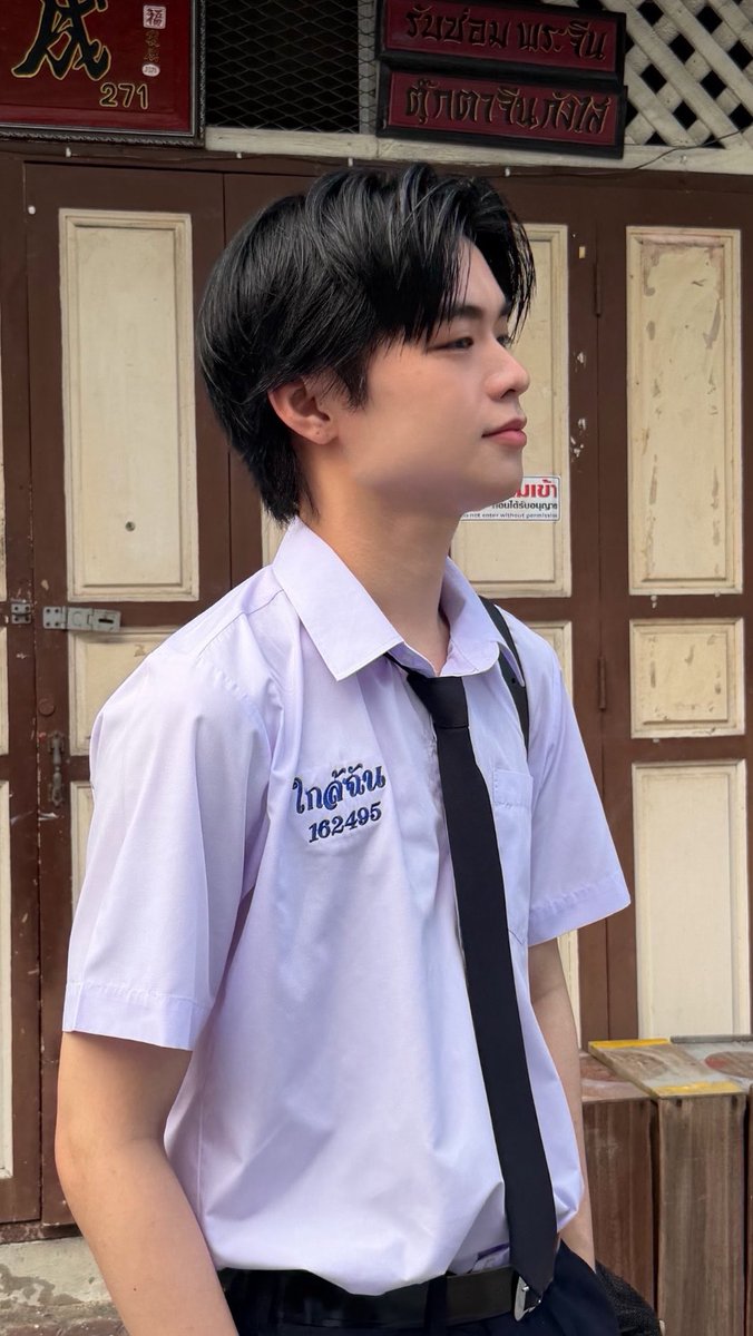 freaky4sh's tweet photo. Raikan topaini mosam rap phuchom
thi mi ayu sipsam pi kaun pai
at mi phap, siang, reu neuha
thi tong chai wicharanayan ney kan rap chom
phu chom thi mi ayu noy kwa sipsam pi
kuan dai rap kam nae nam

#ajaa #ajaa_jc https://t.co/zpYgQmpEIf