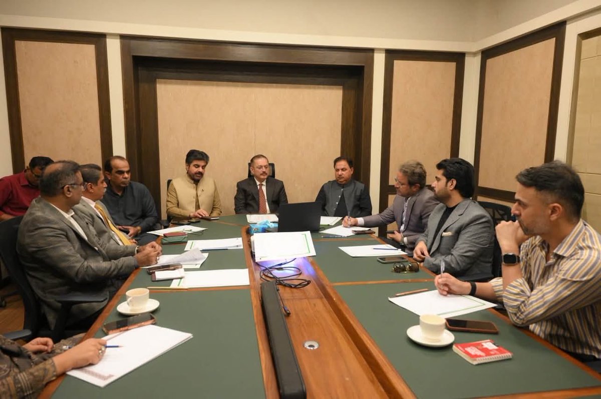 SyedKumailHShah's tweet photo. Attended a key meeting in Karachi alongside senior leadership of the Sindh government, to discuss Sukkur’s development, economic growth, and opportunities for international investment. Our discussions focused on unlocking Sukkur’s economic potential, expanding business opportunities, and attracting international investors to explore the city’s promising prospects.

@SyedNasirHShah 
@sharjeelinam 

#SKHS #Sukkur #SindhGovernment #Investment #BusinessOpportunities