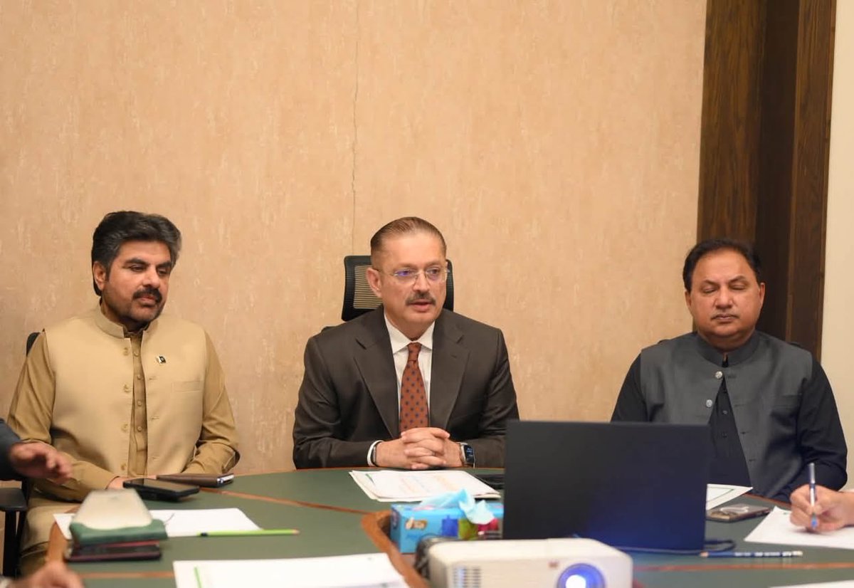 SyedKumailHShah's tweet photo. Attended a key meeting in Karachi alongside senior leadership of the Sindh government, to discuss Sukkur’s development, economic growth, and opportunities for international investment. Our discussions focused on unlocking Sukkur’s economic potential, expanding business opportunities, and attracting international investors to explore the city’s promising prospects.

@SyedNasirHShah 
@sharjeelinam 

#SKHS #Sukkur #SindhGovernment #Investment #BusinessOpportunities