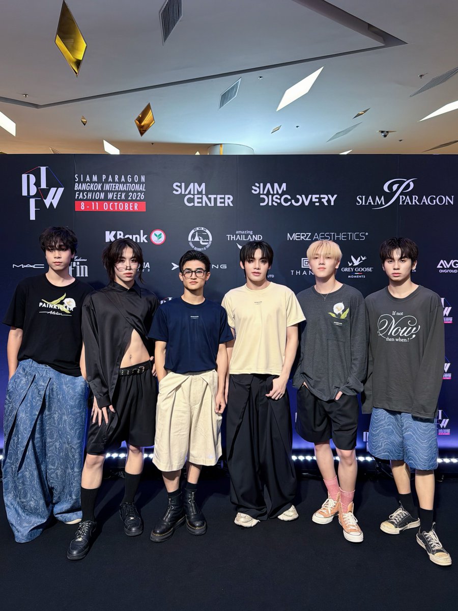 DICE_SONRAY's tweet photo. No.1️⃣ Supporters ร่วมส่งกำลังใจในโชว์ PAINKILLER Atelier Presented by Indorama Ventures BIFW2026 ✨

ขอบคุณ @PAINKILLER_ATLR ที่ชวนพวกเรามาเป็นทีม Front Row ให้กำลังใจเพื่อน ๆ และชมโชว์ดี ๆ แบบนี้นะครับ🤟🏻

#PAINKILLERxDICE 
#PAINKILLERatelier 
#pkaw26Rebloom
#IndoramaVentures
#SiamParagonBIFW2026
#DICE_SONRAY