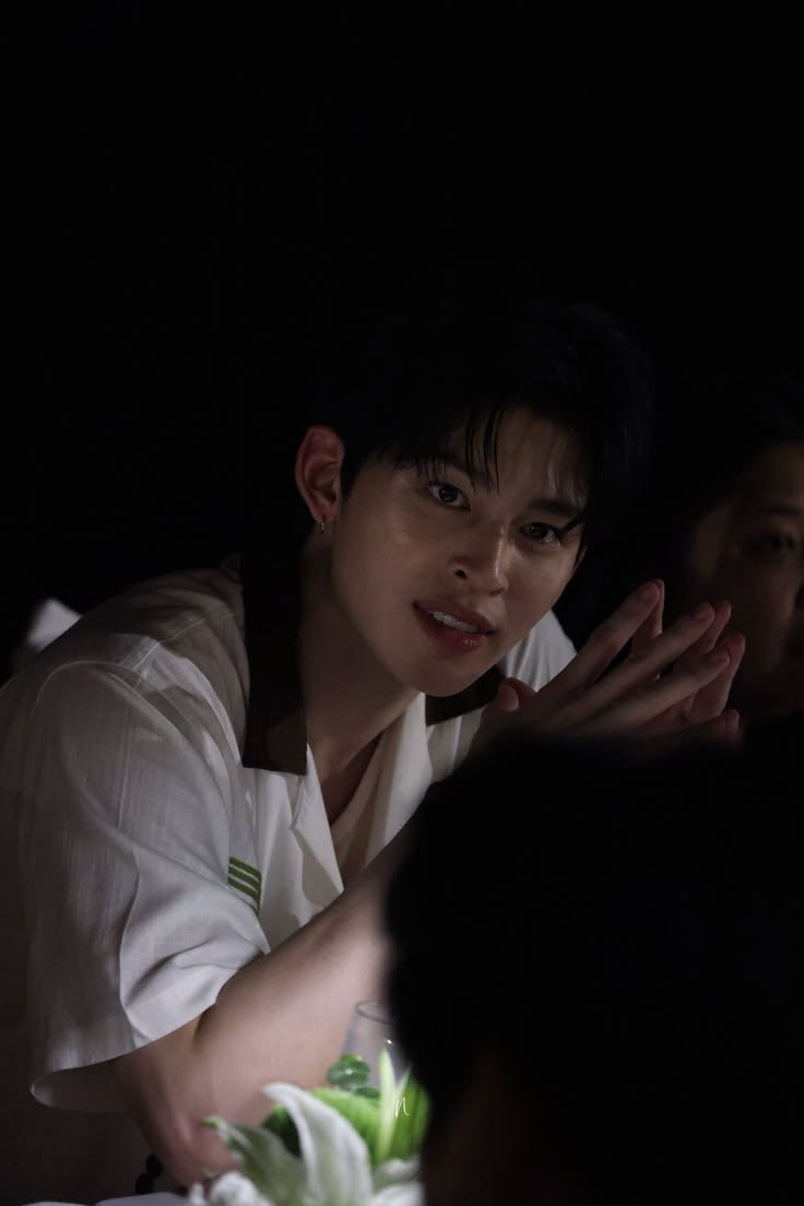 popowoholic's tweet photo. me and phuwin has a big fat crush on him https://t.co/xfu1vBUCr6