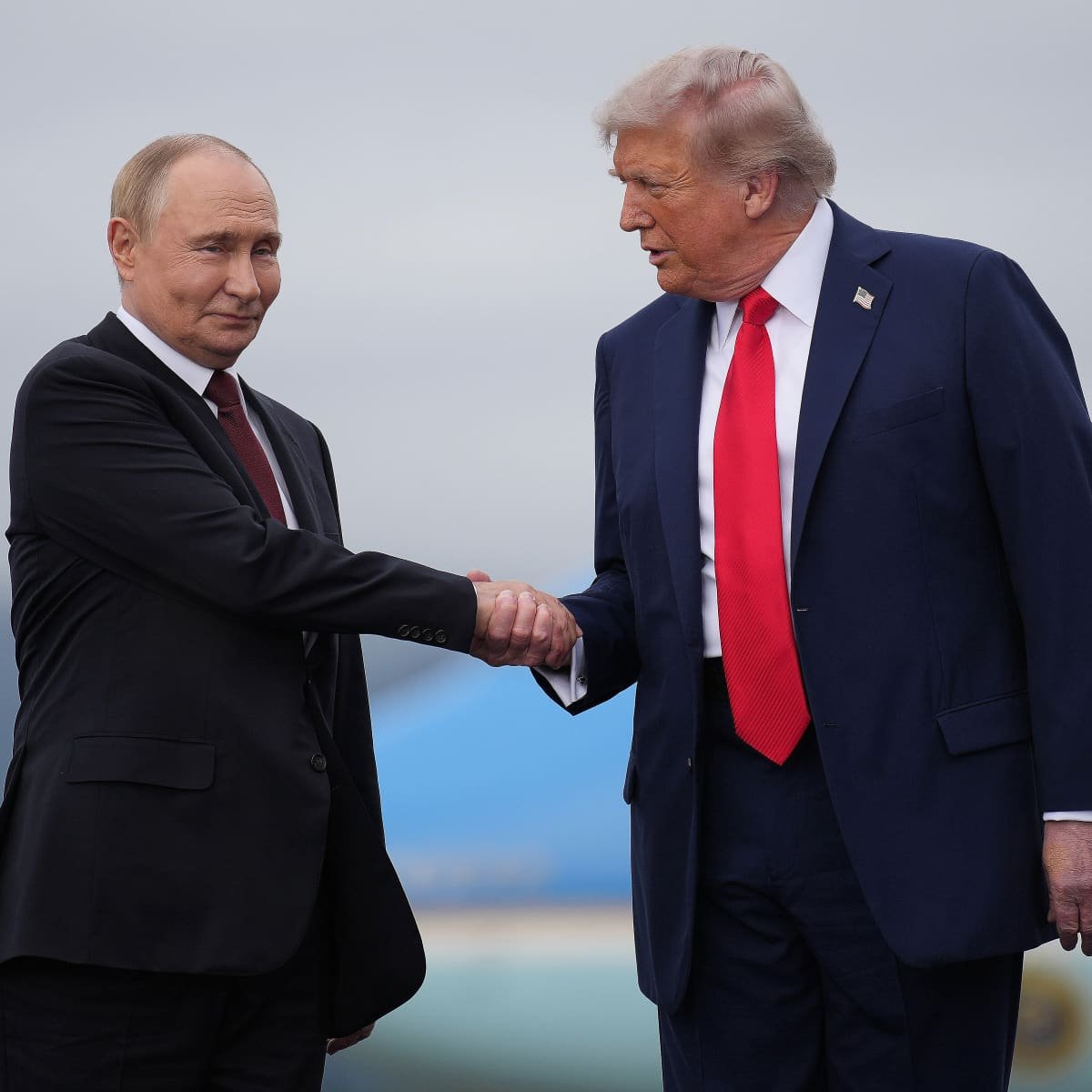 articlebazar's tweet photo. Trump just cut a diesel deal with Putin to bring down prices before the midterms.

Zelensky calls it a “gift to Putin” and an “investment in a war that must be ended.”

Ukrainian negotiators were in the US talking peace while this was announced.

Russia then hit civilian targets again.

Lower gas prices sound good. Funding the other side of a war does not.

Where do you stand?