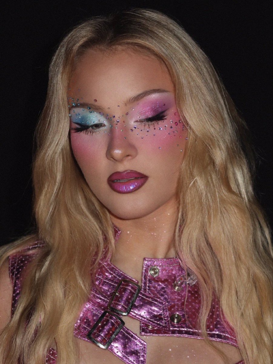 venusjmi's tweet photo. Generational makeup look run https://t.co/zAWSRvaSpV
